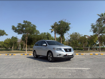 نيسان باثفايندر اس في 2014 اوتوماتيك 112,000 كم 6 سلندر دفع رباعي اس يو في فضي