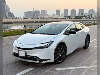 تويوتا بيريوس هايبرد 2024 اوتوماتيك 5,000 كم 4 سلندر سحب امامي سيدان أبيض