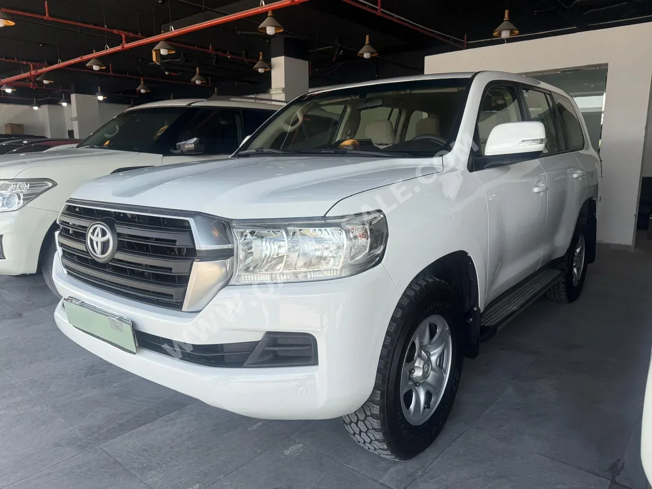  تويوتا  لاند كروزر  جي  2019  اوتوماتيك  164,000 كم  6 سلندر  دفع رباعي  اس يو في  أبيض