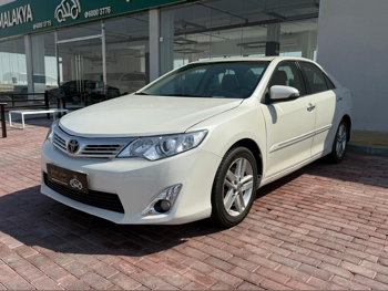 Toyota Camry GL 2014 Automatic 302,000 Km 4 Cylinder Front Wheel Drive (FWD) Sedan White