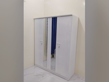 خزائن ودواليب الملابس والزينة - دوحة فيرنيتشر - خزائن - أبيض