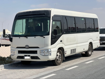 تويوتا كوستر 2020 عادي 150,000 كم 4 سلندر سحب امامي فان \ باص أبيض