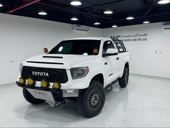 تويوتا تندرا تي ار دي 2016 اوتوماتيك 100,000 كم 8 سلندر دفع رباعي بيكب أبيض تحت الضمان