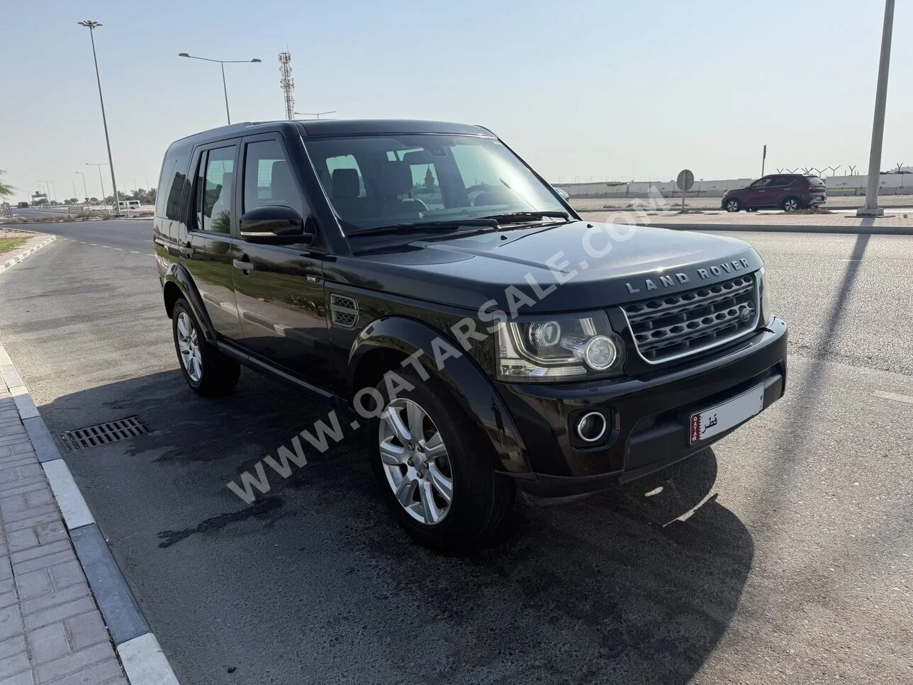 لاند روفر 4 إل آر اس اي 2016 اوتوماتيك 87,000 كم 6 سلندر دفع رباعي اس يو في أسود