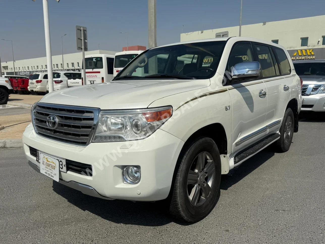 تويوتا  لاند كروزر  في اكس ار  2015  اوتوماتيك  313,000 كم  8 سلندر  دفع رباعي  اس يو في  أبيض