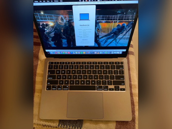 أجهزة الكمبيوتر المحمولة ابل  - ماك بوك اير  2020  - رمادي فلكي  - نظام التشغيل ماك او اس  - انتيل  - كور آي 3  -الذاكرة (رام): 8 جيجابابت