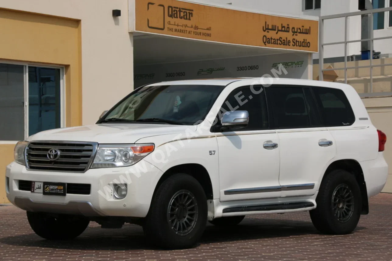 Toyota Land Cruiser VXR 2015 Automatic 500,000 Km 8 Cylinder Four Wheel Drive (4WD) SUV White