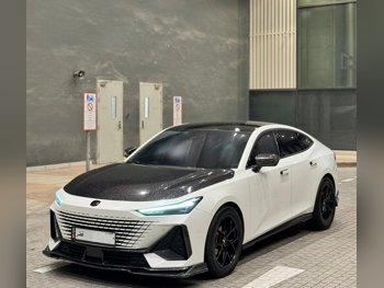 Changan  UNI-V  2024  Automatic  73,000 Km  4 Cylinder  Four Wheel Drive (4WD)  SUV  White  With Warranty