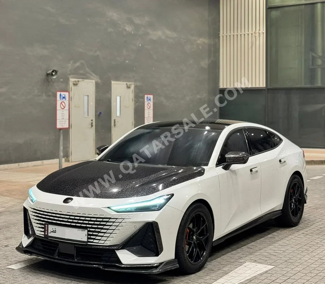 تشانجان  يوني- في  2024  اوتوماتيك  73,000 كم  4 سلندر  دفع رباعي  اس يو في  أبيض  تحت الضمان