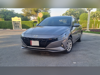 هيونداي النترا 2023 اوتوماتيك 49,000 كم 4 سلندر سحب امامي سيدان رمادي