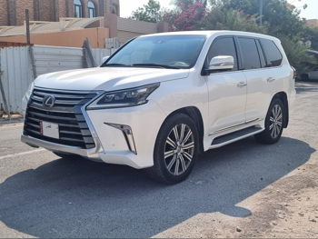 Lexus  LX  570  2016  Automatic  288,000 Km  8 Cylinder  Four Wheel Drive (4WD)  SUV  White