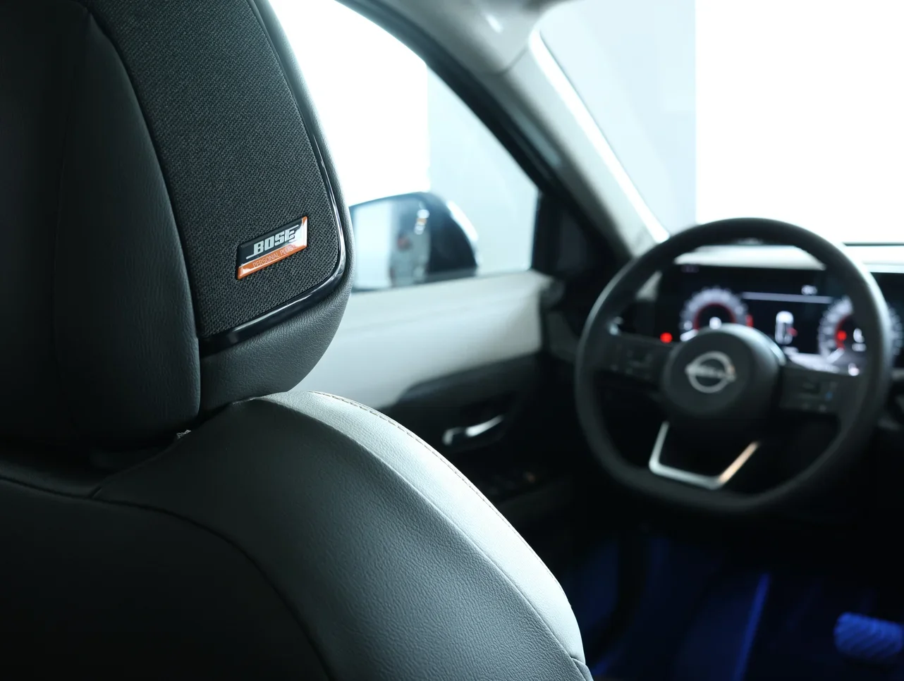 نيسان كيكس اس ال 2025 اوتوماتيك 1,950 كم 4 سلندر سحب امامي اس يو في أسود تحت الضمان