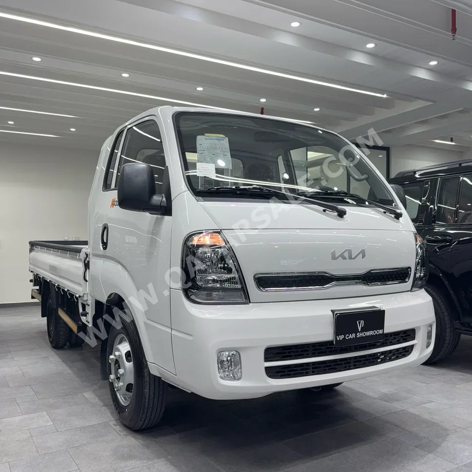 كيا 4000 2025 عادي 0 كم 4 سلندر دفع خلفي بيكب أبيض