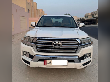 تويوتا لاند كروزر جي اكس ار 2017 اوتوماتيك 208,845 كم 8 سلندر دفع رباعي اس يو في أبيض