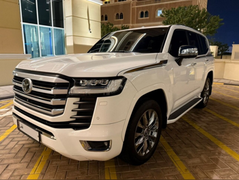 تويوتا لاند كروزر في اكس ار توين توربو 2022 اوتوماتيك 85,000 كم 6 سلندر دفع رباعي اس يو في أبيض تحت الضمان