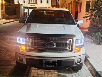 Ford  F  150  2013  Automatic  163,500 Km  8 Cylinder  Four Wheel Drive (4WD)  Pick Up  White and Black