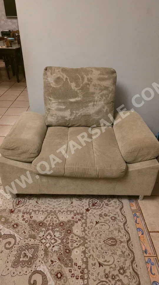 الأرائك والكنب والكراسي - اللون البيج