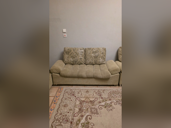 الأرائك والكنب والكراسي كنبة بمقعدين - اللون البيج