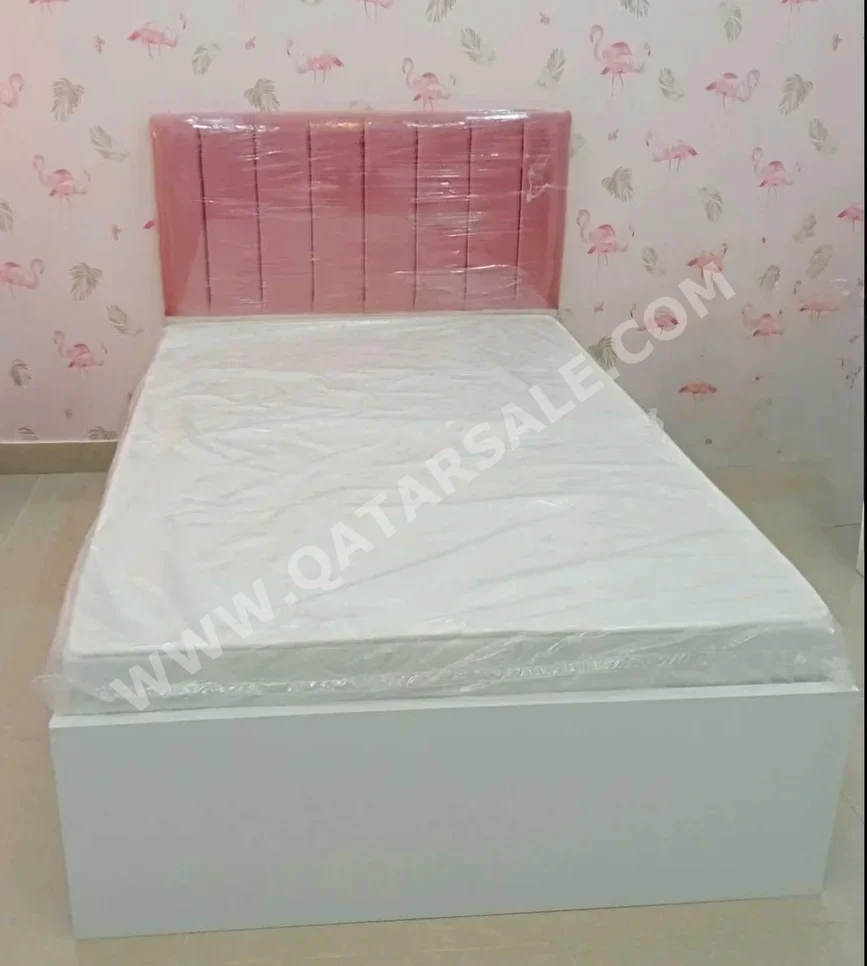 الأسّرة - فردي  - زهري  - متضمنة المرتبة