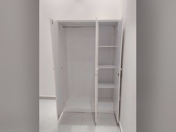 خزائن ودواليب الملابس والزينة - دوحة فيرنيتشر - خزائن - أبيض