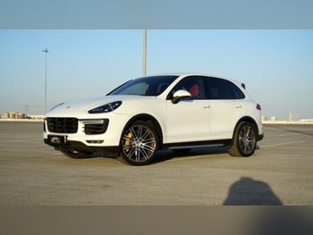 Porsche  Cayenne  Turbo  2015  Automatic  82,000 Km  8 Cylinder  Four Wheel Drive (4WD)  SUV  White
