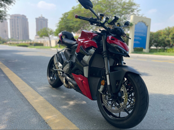 Ducati  StreetFighter V2 -  2022 - Color Red -  Warranty