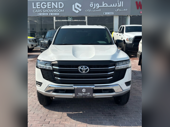 تويوتا  لاند كروزر  جي اكس  2022  اوتوماتيك  162,000 كم  6 سلندر  دفع رباعي  اس يو في  أبيض