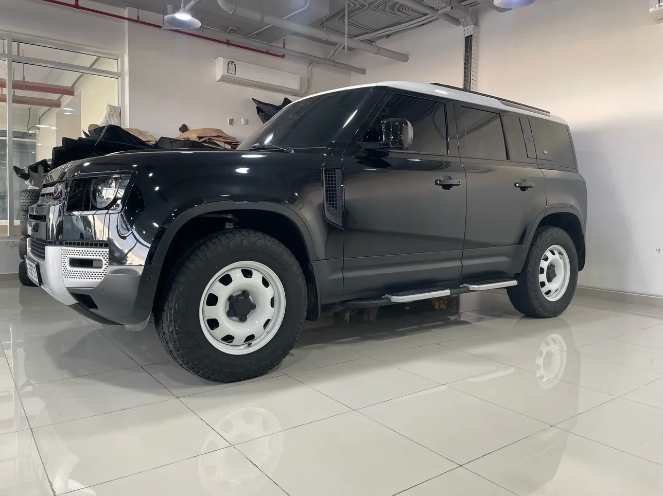 Land Rover  Defender  110 SE  2024  Automatic  40,000 Km  4 Cylinder  Four Wheel Drive (4WD)  SUV  Black  With Warranty