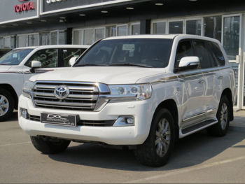 Toyota  Land Cruiser  VXR  2018  Automatic  237,000 Km  8 Cylinder  Four Wheel Drive (4WD)  SUV  White