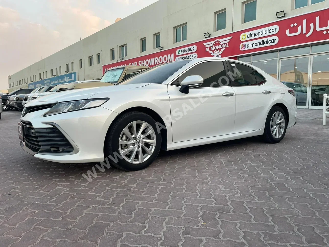 تويوتا كامري جي ال اي 2024 اوتوماتيك 41,000 كم 4 سلندر سحب امامي سيدان أبيض تحت الضمان