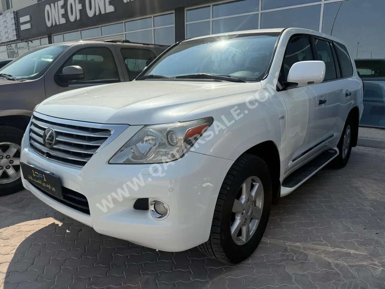 Lexus  LX  570  2010  Automatic  326,000 Km  8 Cylinder  Four Wheel Drive (4WD)  SUV  White