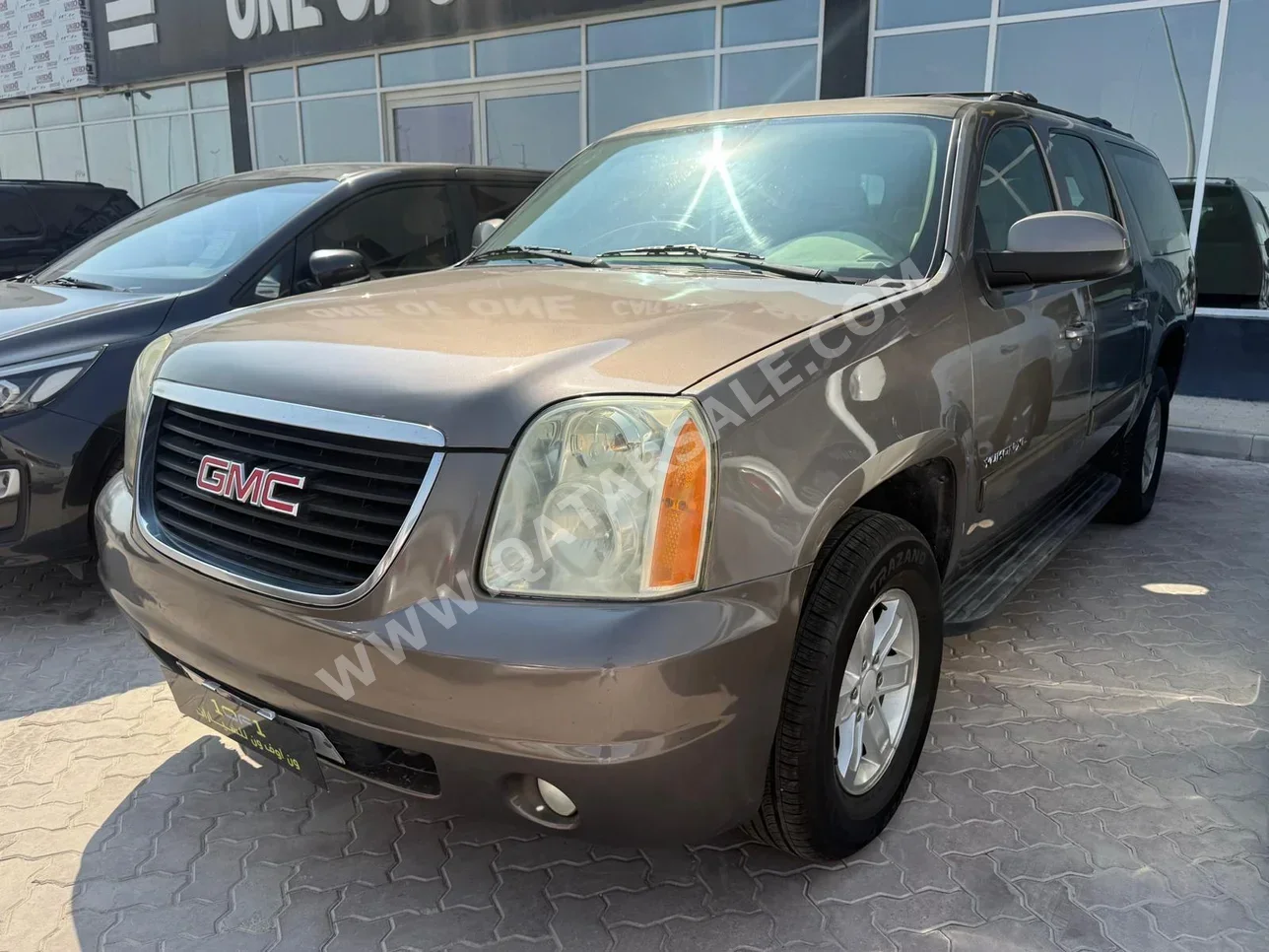 GMC  Yukon  XL  2012  Automatic  186,000 Km  8 Cylinder  Four Wheel Drive (4WD)  SUV  Gray