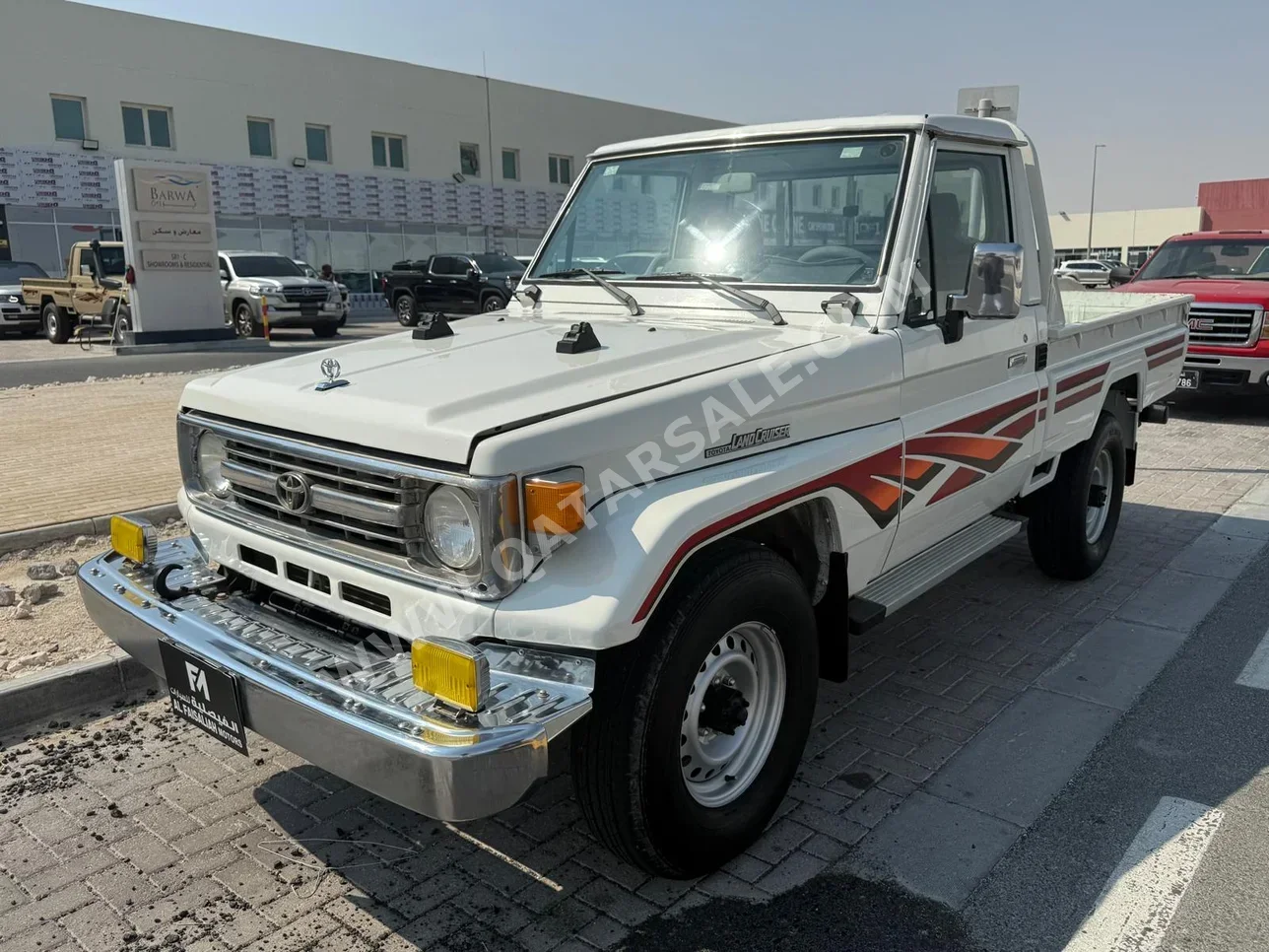 Toyota  Land Cruiser  LX  1997  Manual  153,000 Km  6 Cylinder  Four Wheel Drive (4WD)  Pick Up  White