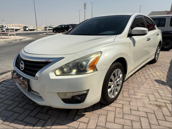نيسان ألتيما 2016 اوتوماتيك 156,000 كم 4 سلندر سحب امامي سيدان أبيض