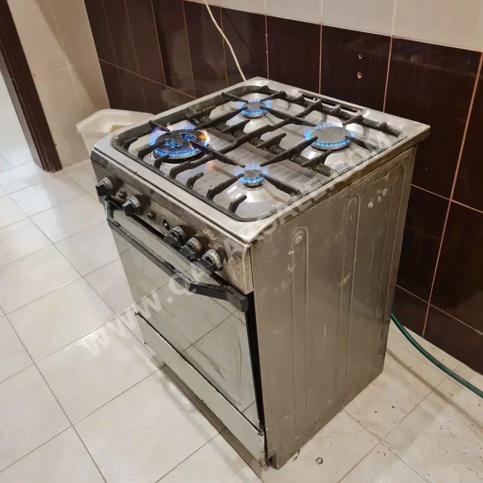 فرن  - غاز وكهرباء  - فضة