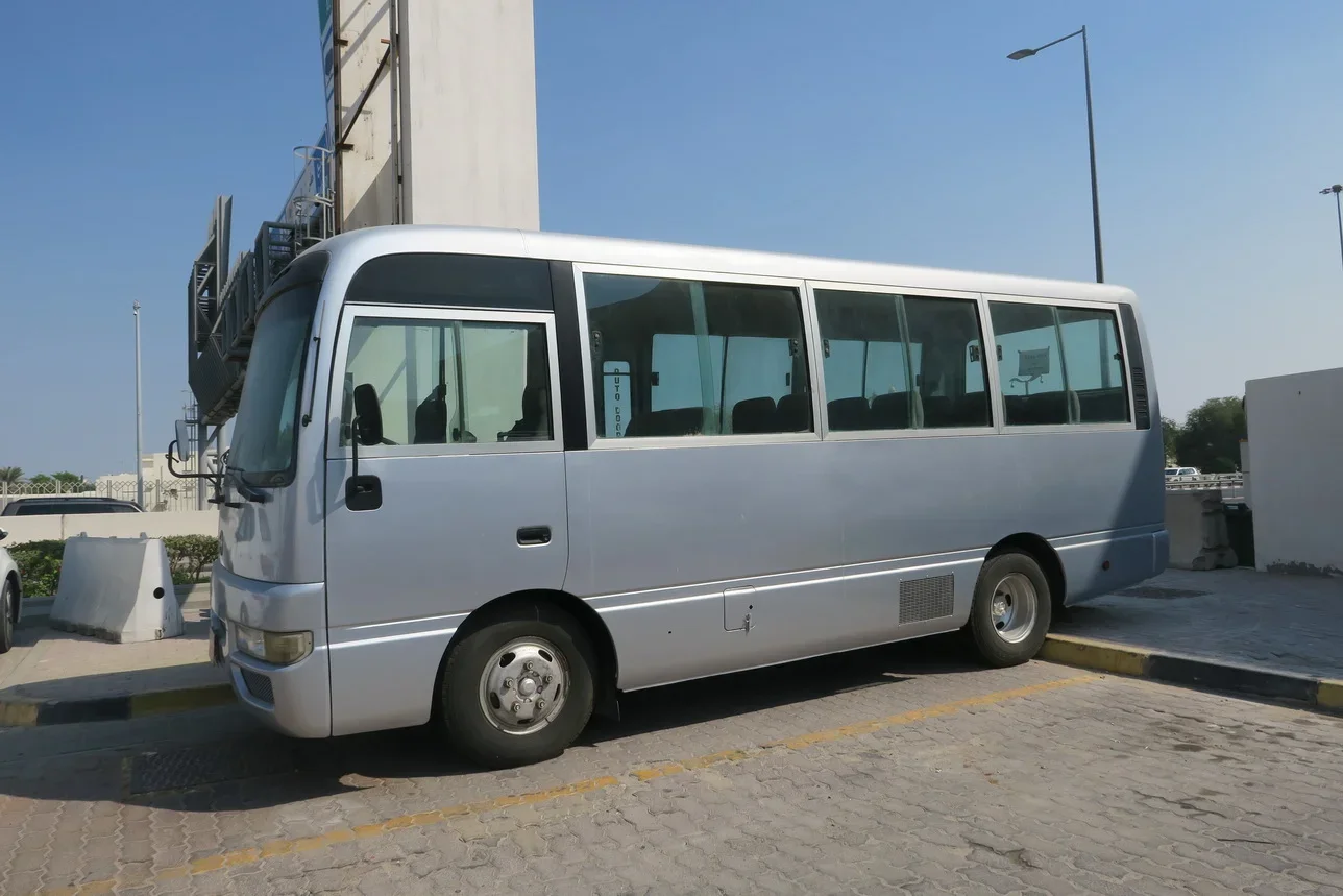Nissan  Silvia  2008  Manual  450,000 Km  6 Cylinder  Rear Wheel Drive (RWD)  Van / Bus  Silver