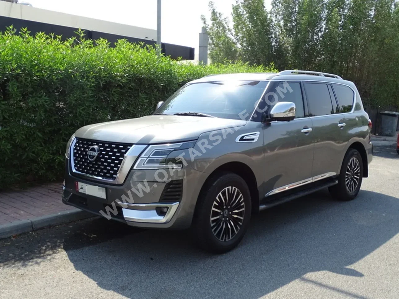 نيسان  باترول  بلاتنيوم  2014  اوتوماتيك  278,000 كم  8 سلندر  دفع رباعي  اس يو في  رمادي