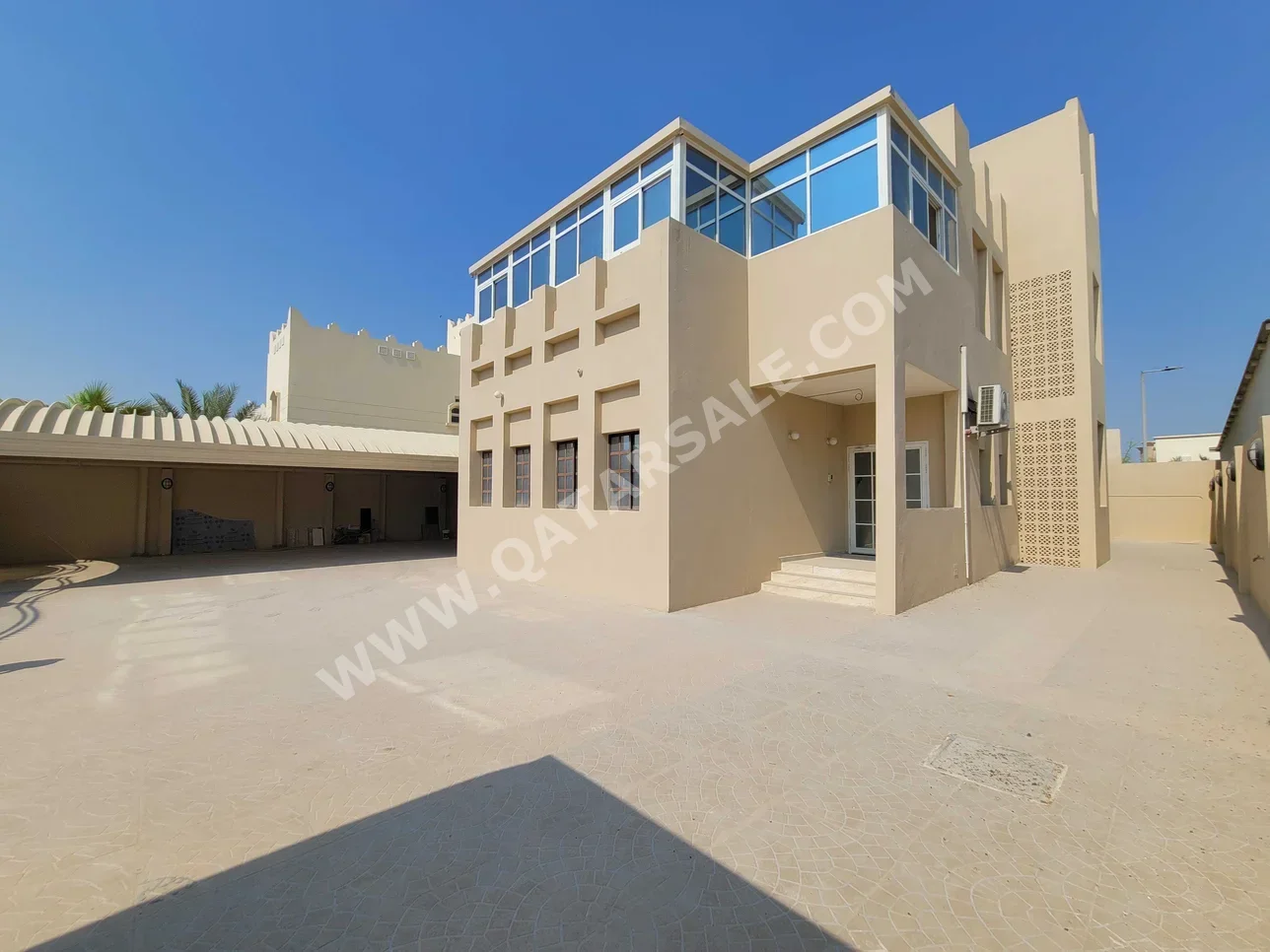 Family Residential - Not Furnished - Doha - Nuaija - 5 Bedrooms