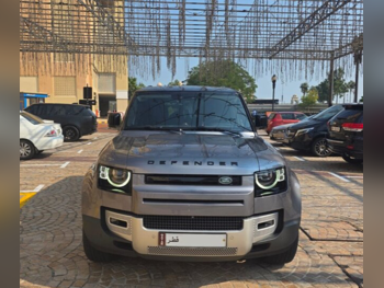 لاند روفر ديفيندر 110 اتش اس اي 2023 اوتوماتيك 35,000 كم 6 سلندر دفع رباعي اس يو في رمادي تحت الضمان