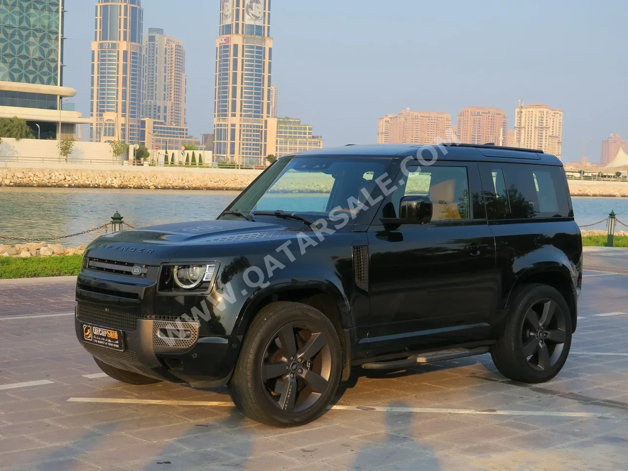 Land Rover  Defender  90 HSE  2022  Automatic  124,000 Km  6 Cylinder  Four Wheel Drive (4WD)  SUV  Black  With Warranty