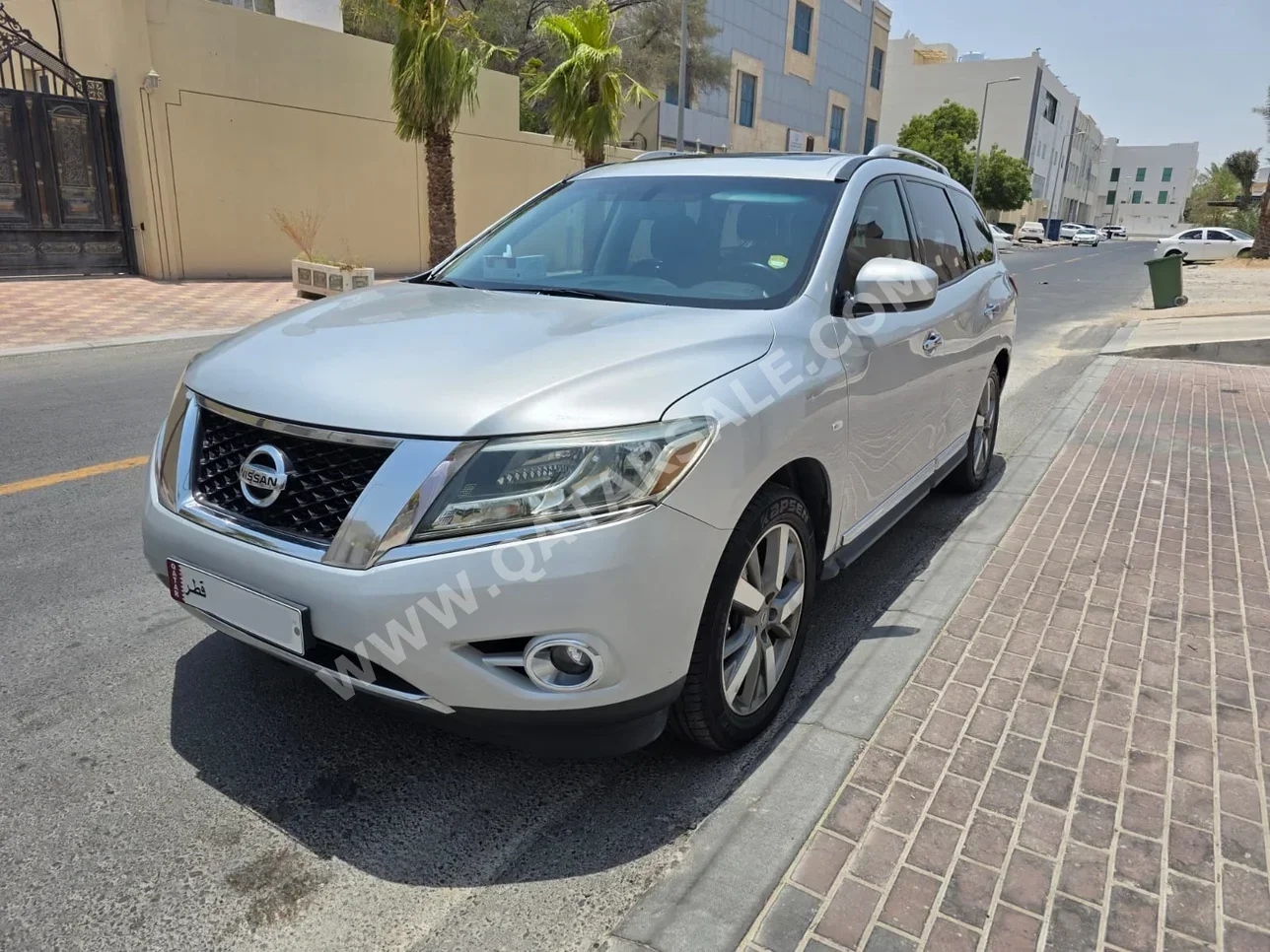 Nissan  Pathfinder  Platinum  2013  Automatic  187,000 Km  6 Cylinder  Four Wheel Drive (4WD)  SUV  Silver