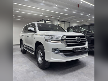 Toyota  Land Cruiser  VXR  2019  Automatic  319,000 Km  8 Cylinder  Four Wheel Drive (4WD)  SUV  Pearl