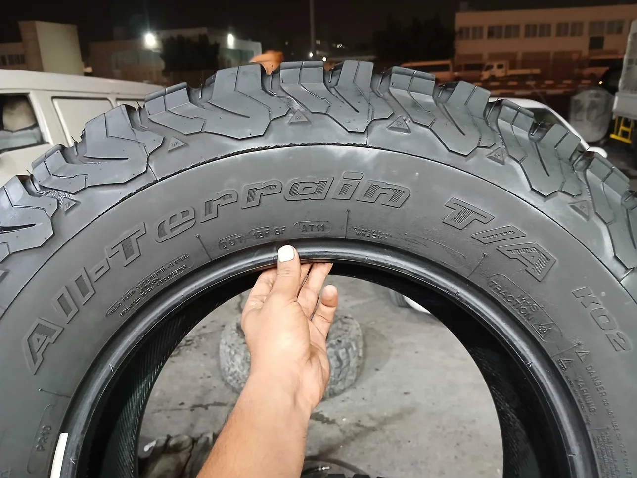 Tire & Rims BFgoodrich Made in United States of America (USA) /  4 Seasons  2857017 mm  17"