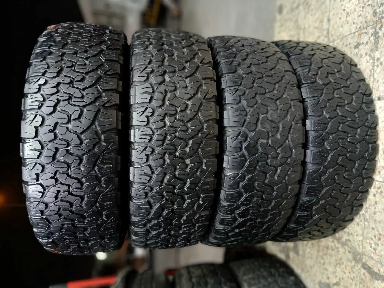 العجلات والجنوط (الرنقات) بي اف جود ريتش صنع في الولايات المتحدة الأمريكية (الولايات المتحدة الأمريكية) \ 4 مواسم 2857017 ميليمتر 17"