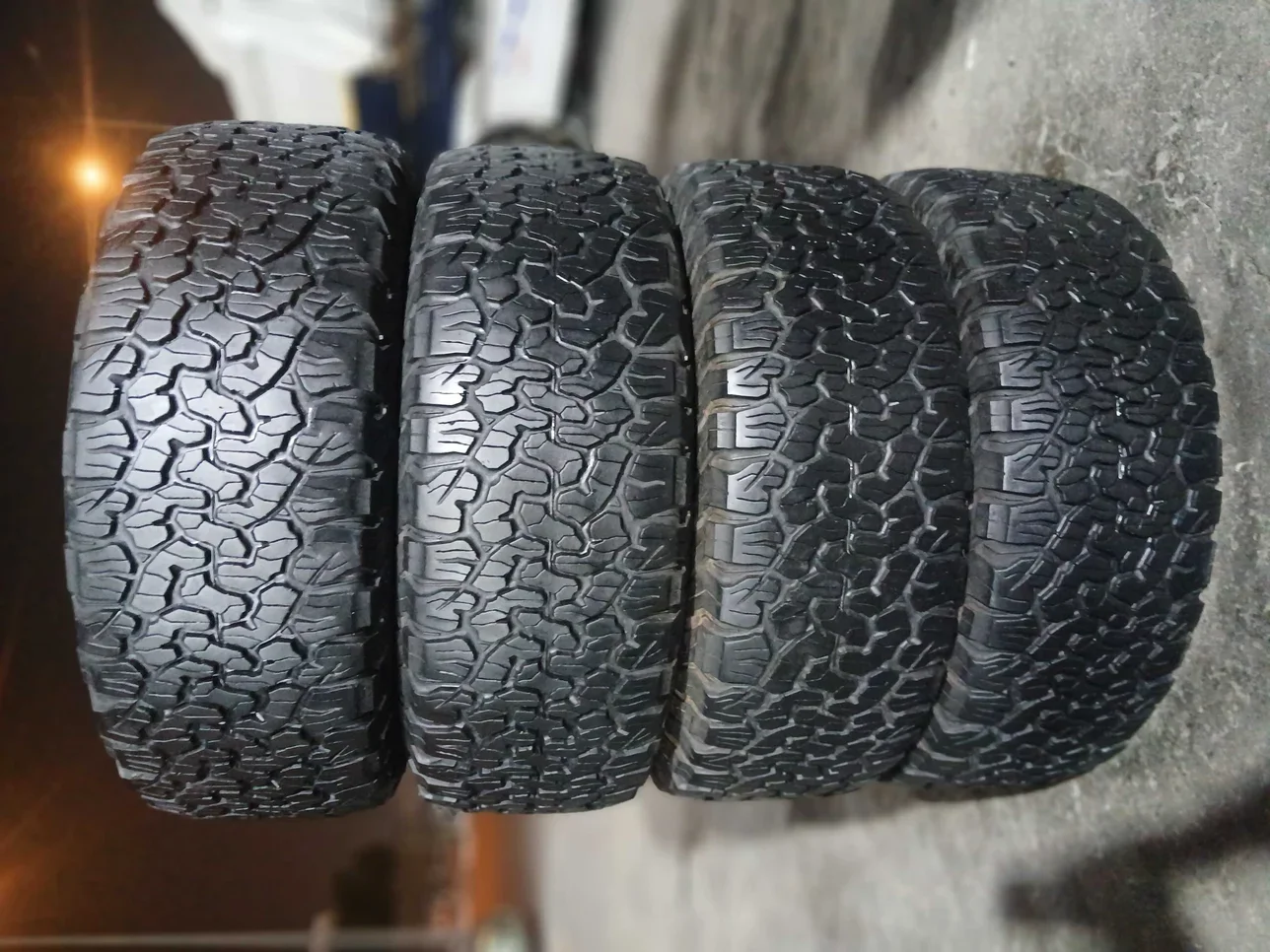 العجلات والجنوط (الرنقات) بي اف جود ريتش صنع في الولايات المتحدة الأمريكية (الولايات المتحدة الأمريكية) \ 4 مواسم تشمل الرنق 3157017 ميليمتر 17" مع ضمان