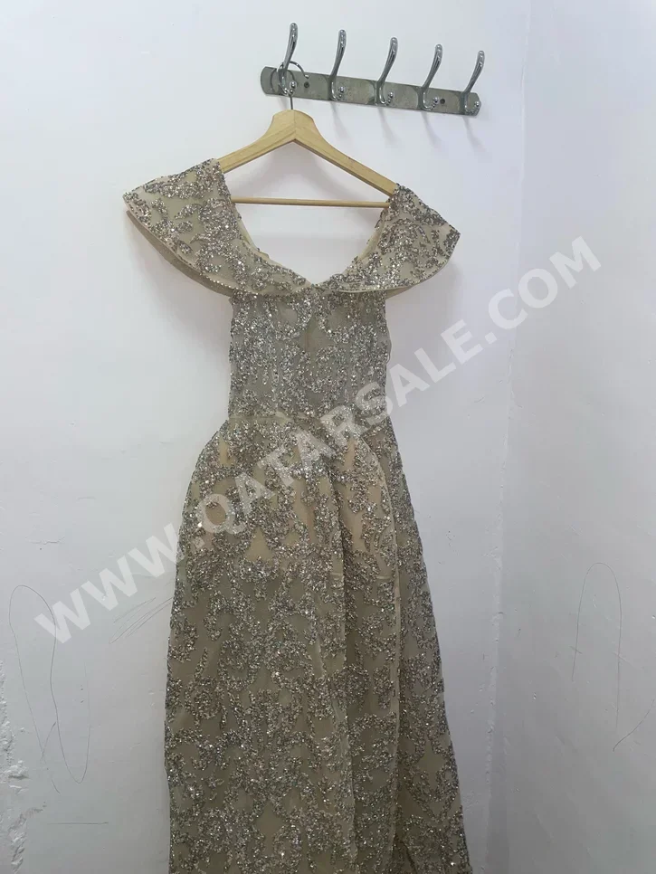 فستان - اللون البيج -المقاس: اكس سمول