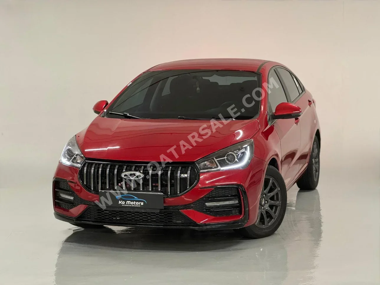 شيري أريزو 5 2025 اوتوماتيك 12,000 كم 4 سلندر دفع خلفي سيدان أحمر تحت الضمان