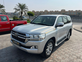Toyota  Land Cruiser  VXR  2020  Automatic  300,000 Km  8 Cylinder  Four Wheel Drive (4WD)  SUV  Gray