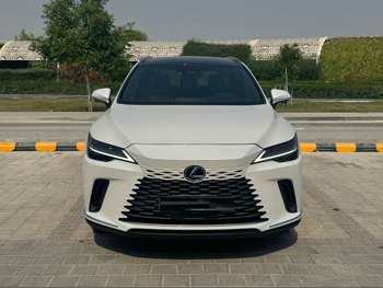 لكزس ار اكس 350 2025 اوتوماتيك 144 كم 4 سلندر دفع رباعي اس يو في أبيض لؤلؤي تحت الضمان