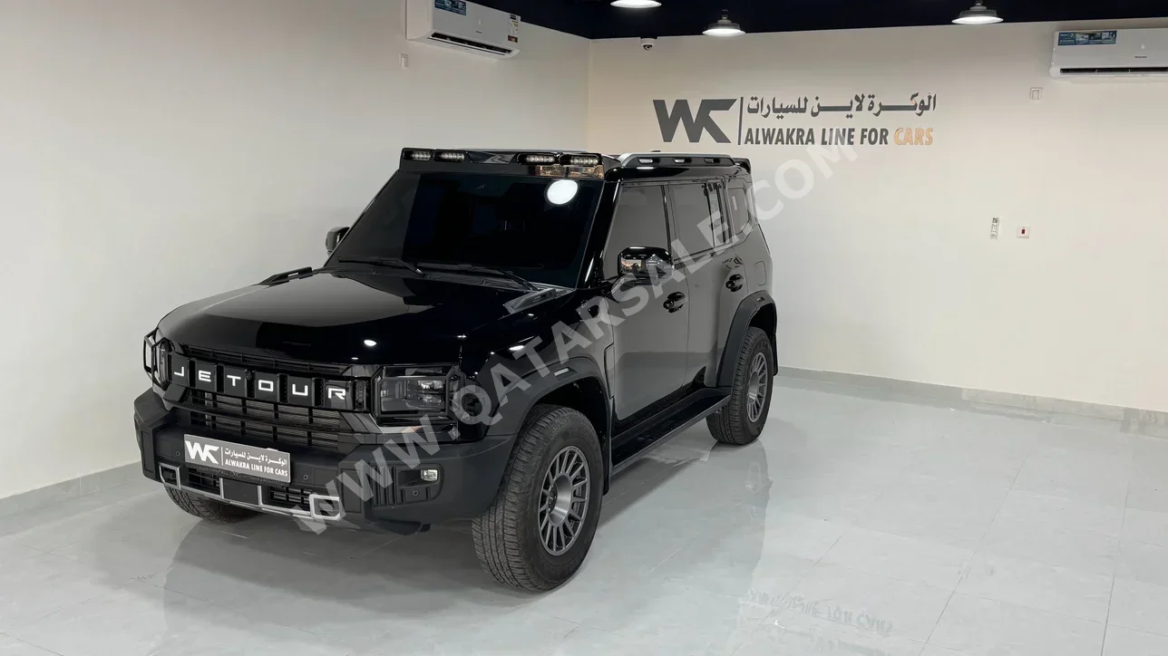 جيتور  تي 2  لكجري  2025  اس ام جي  10,000 كم  4 سلندر  دفع رباعي  سيدان  أسود  تحت الضمان